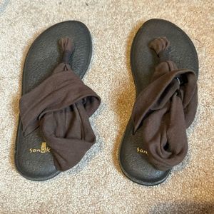 Sanuk brown sandals size 6